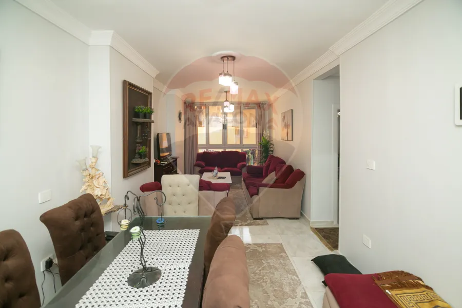 شقة للبيع 125 م لوران (تاني نمره من  ش الإقبال - خطوات من البحر)