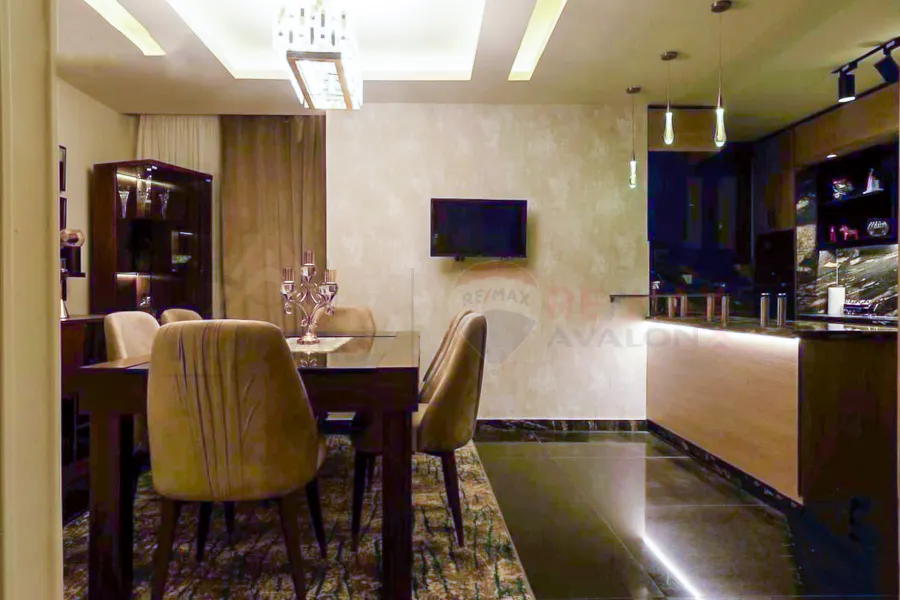 شقة للبيع 195 م كفر عبده (عمارة براند - ش سانت جيني)