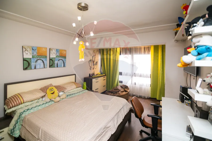 شقة للبيع 250 م ستانلى (ش رشدى باشا-خطوات من البحر)