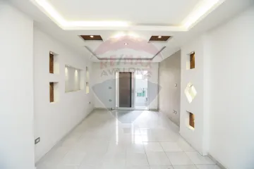 شقه للبيع 100 م سيدي جابر ( خطوات من شارع المشير )