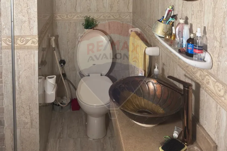 شقة للبيع 184 م جليم (ش مصطفي فهمي)