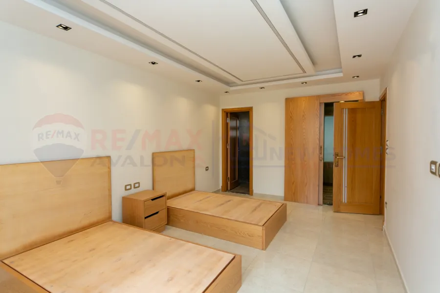 شقة للبيع 280 م جليم (ش ابو قير مباشرة)