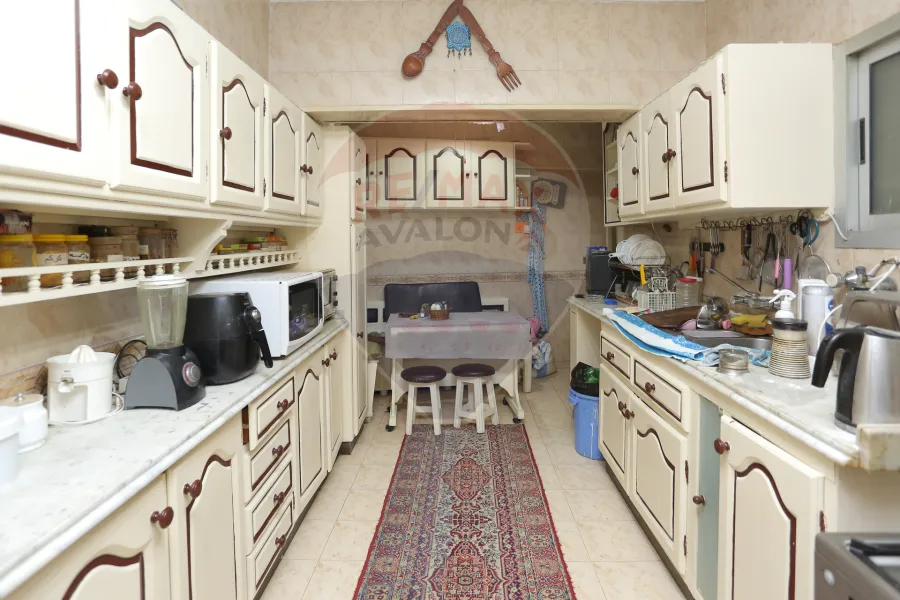 (شقة للبيع 250 م جليم (طريق الحرية