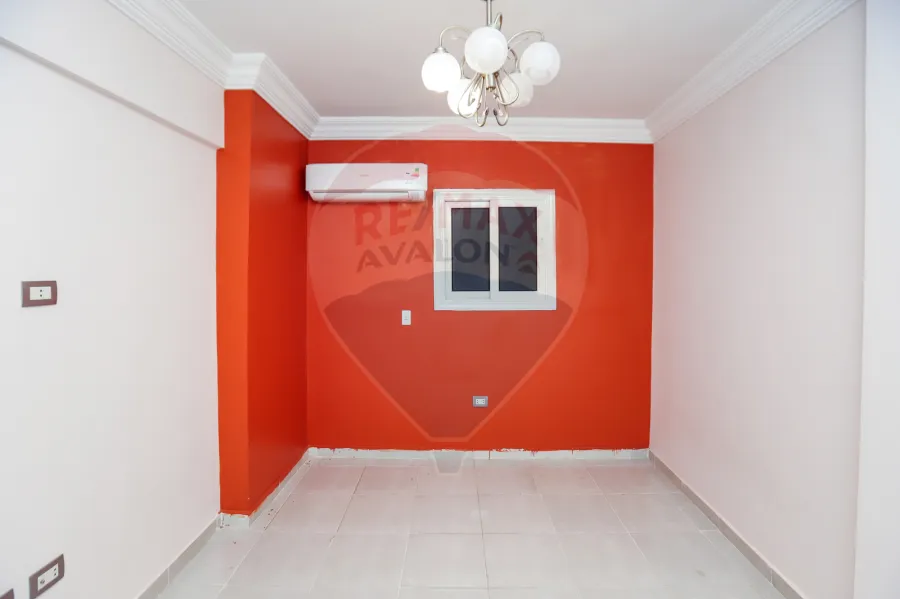 Apartment For Sale 100 m Sidi Gaber ( Steps From el Mosheer St )