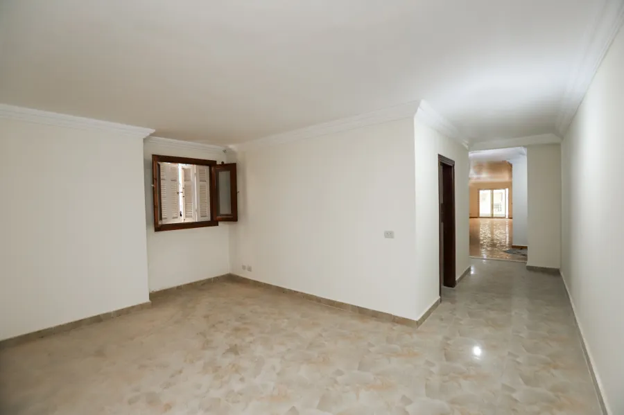 شقة للايجار 235م سموحة (متفرع من إسماعيل سري) - أول سكن