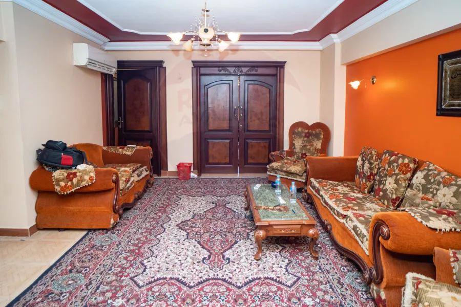 شقة للبيع 150 م ميامى (ش جمال عبد الناصر - امام الاكاديميه)