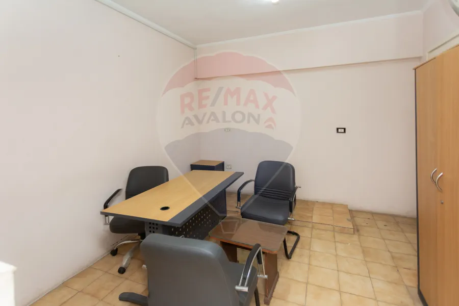 شقة للبيع 300 م سموحة (ش الطيار محمود شكري)