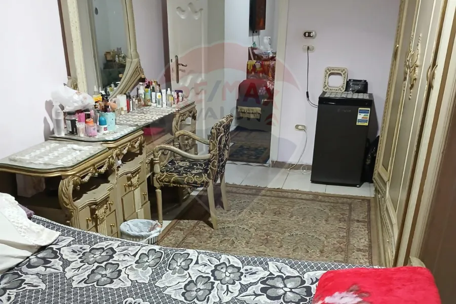 شقة للبيع 120 م سموحة (متفرع من ش زكي رجب)