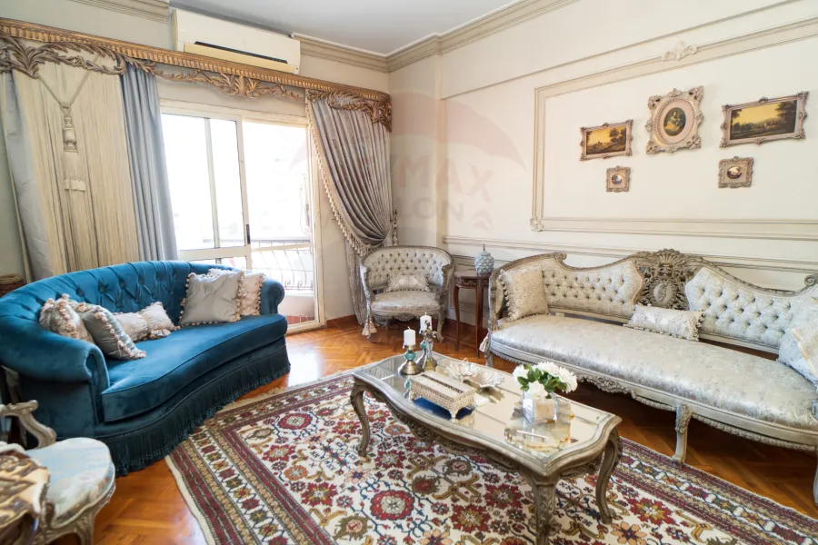 شقة للبيع 210 م سموحة (ش توت غنخ آمون)