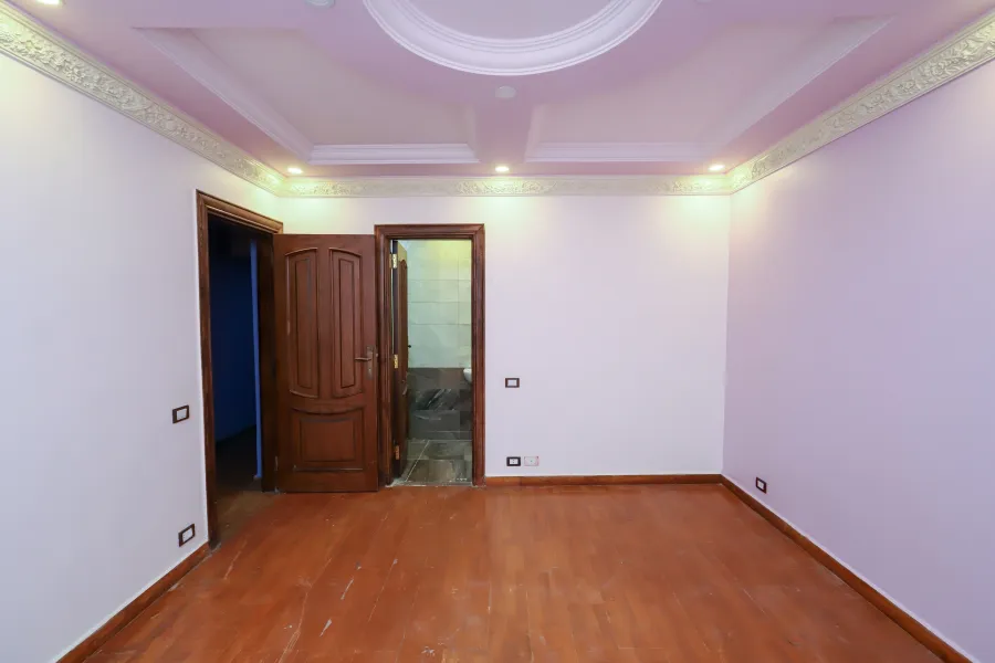 شقة للبيع 195م سموحة (ش فوزى معاذ الرئيسى)