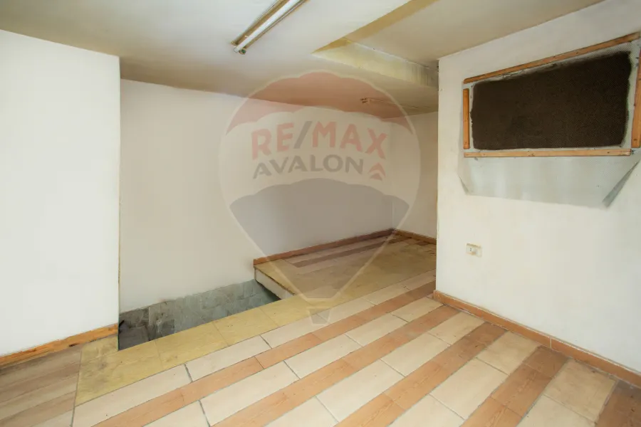 Shop + upfloor for rent 50 m Sidi Bishr (khalel Hamada Street)
