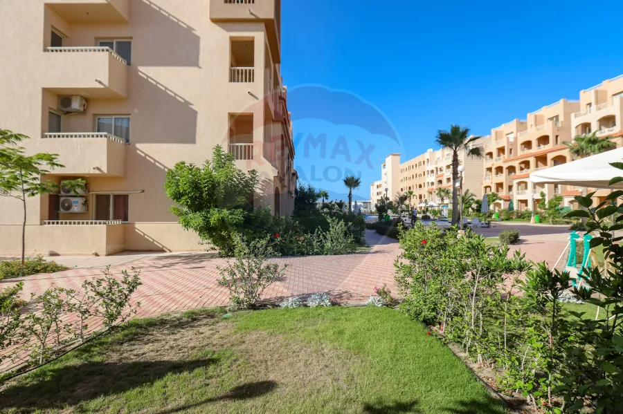 شاليه للبيع 85 م +25 م حديقة الساحل الشمالي (قرية اجورا ك 128)