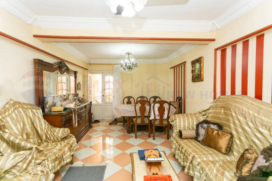 شقة للبيع 135 م سموحة (ش 285 بجوار مدرسه سموحة للغات