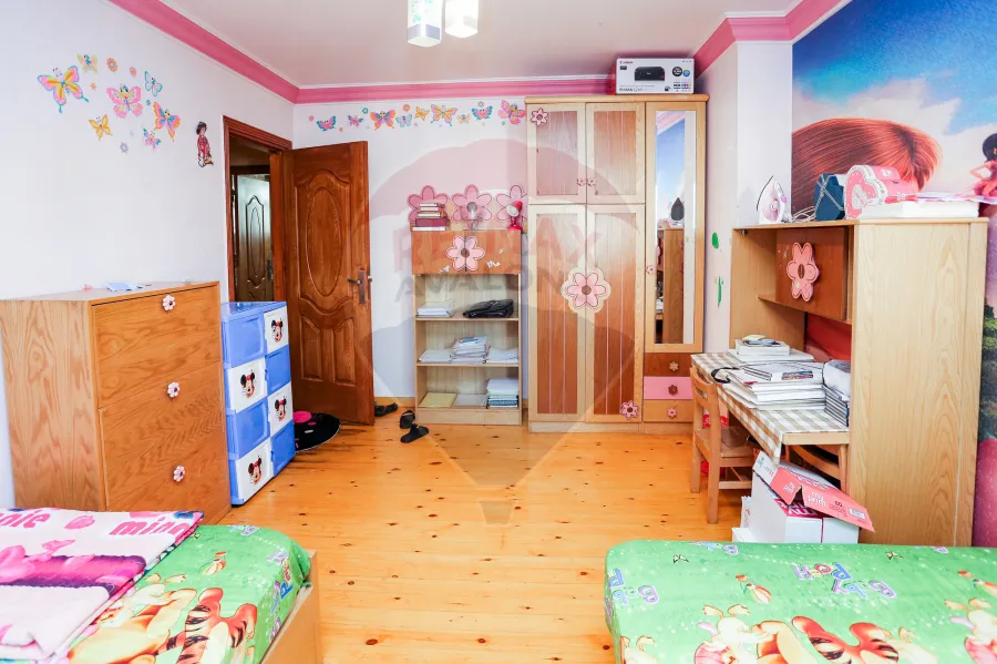 شقه للبيع 265 م صافي جليم (شارع ابوقير مباشرة - تطل علي ميدان جليم)