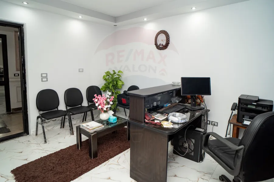 مقر إداري مفروش للبيع  150م محطة الرمل  (شارع شاكور الرئيسي)