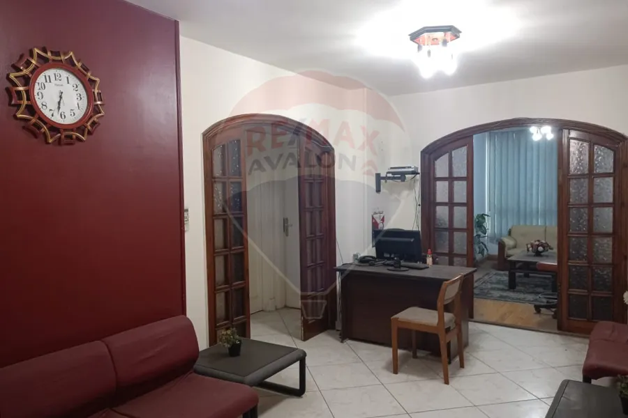 مقر اداري لايجار 105 م مصطفي كامل (علي الترام مباشرة)