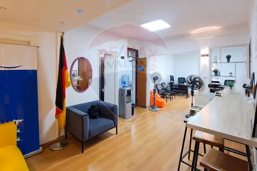 Administrative residence for rent 165 m Roushdy (Directly on the tram)