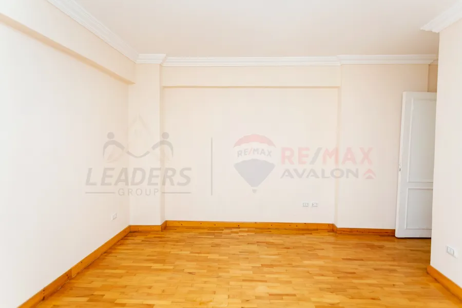 شقة للبيع 190 م كفر عبده (سكينة بنت الحسين)