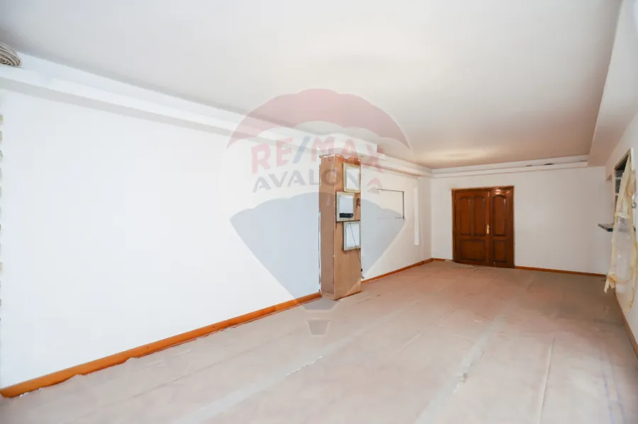 Apartment for sale 190 m Sporting (Steps from Sporting club.)