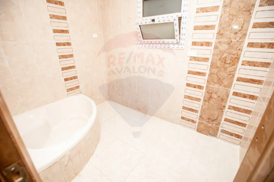 شقة للبيع 220 م مصطفى كامل (على الترام مباشرة) - أول سكن - شقة ناصية