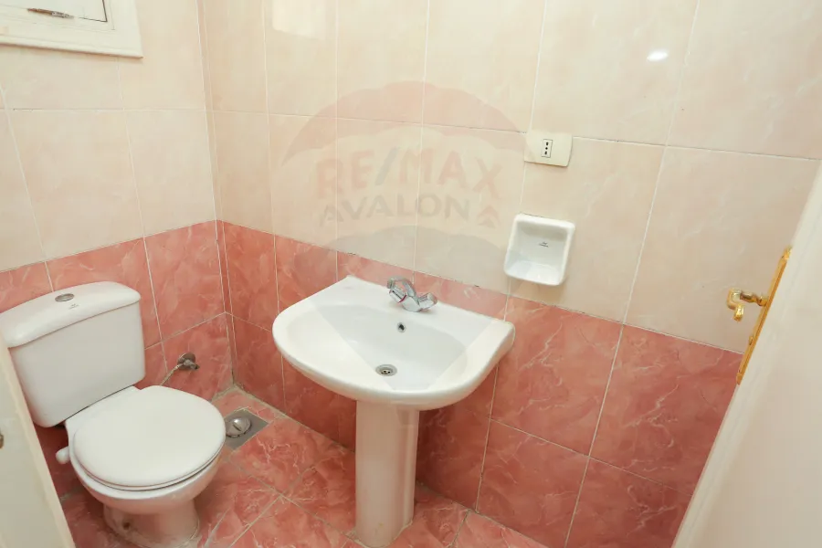 شقة للايجار 150 م محطة الرمل (ش سعد زغلول)