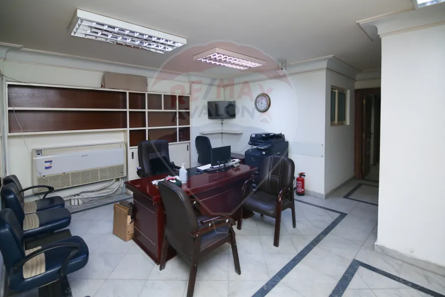 مقر ادارى  للبيع 240 م سموحة (ش توت عنخ امون)