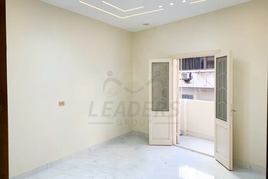 شقة للايجار 100 م الازاريطة (ش شامبليون)