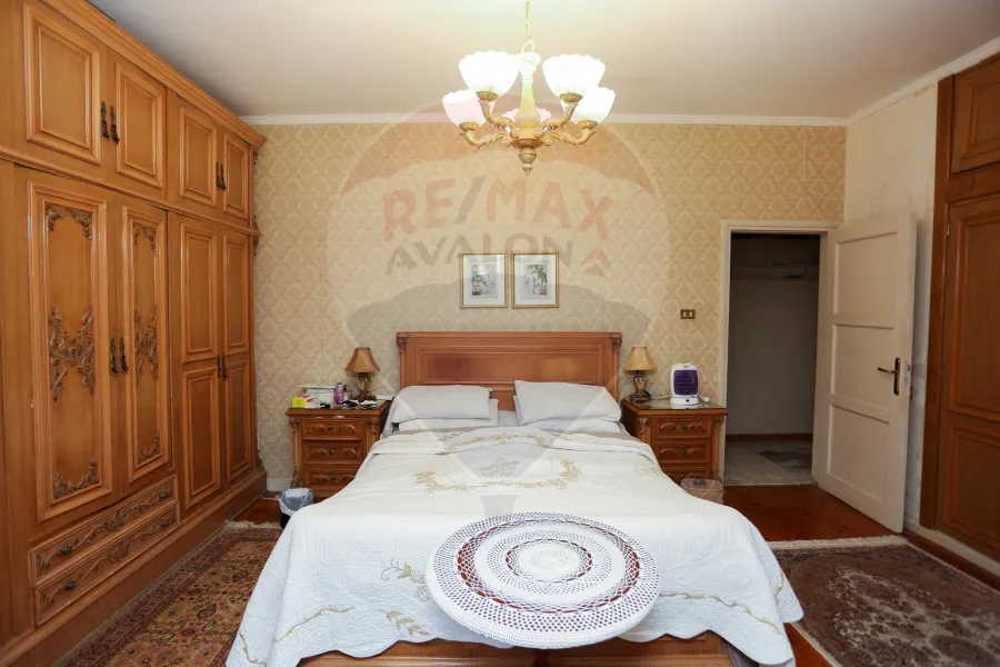 شقة للبيع 200 م زيزينيا ( خطوات من قصر المجوهرات )