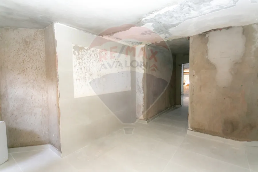 محل للبيع 335 م سبورتنج ( ش طيبة )