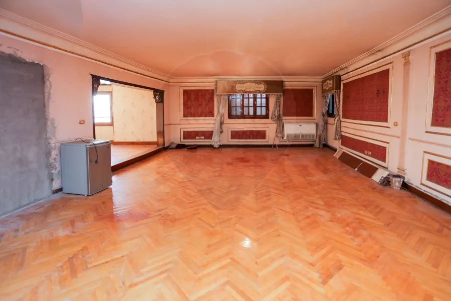 شقة للبيع 285 م لوران (ش عبد السلام عارف)