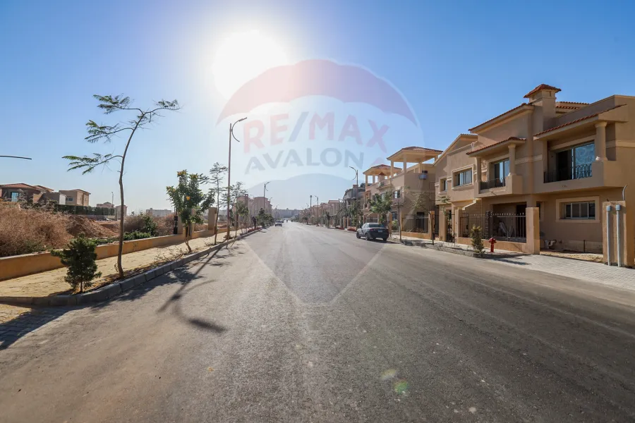 فيلا توين هاوس للبيع (اليكس ويست - سانت كاترين) 327 م