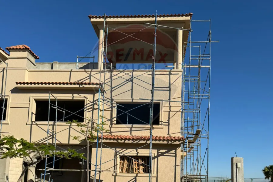 Villa for sale 500 m Alexwest (Saint Catherine Phase)