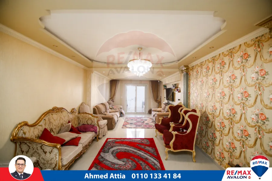 شقة للبيع 190 م لوران (ش عبد المنعم الدليل - خطوات من شارع ابوقير)