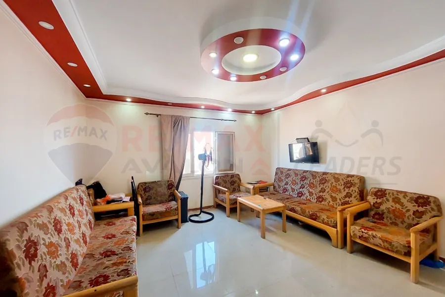 Furnished apartment for rent 100 m Raml Station (steps from Sultan Hussein)
