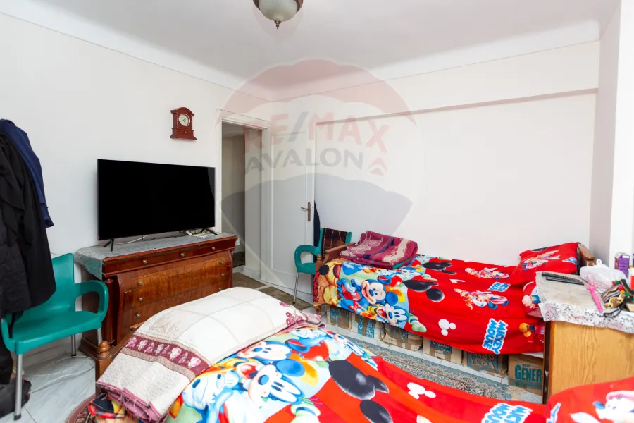 شقة للبيع 195 م  سيدي بشر (ش صالح حمدي)