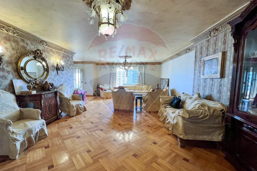 شقة للبيع 220 م سموحة (ش فوزي معاذ - ابراج كيروسيز)