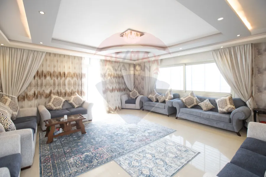 شقة للبيع 150 م  المندرة  (على البحر مباشرة )