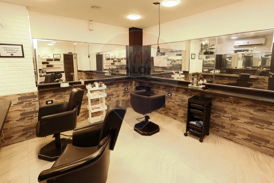 محل  للبيع  130 م + ميزان 120 م  سيدي بشر  (هيلتون رمادا)