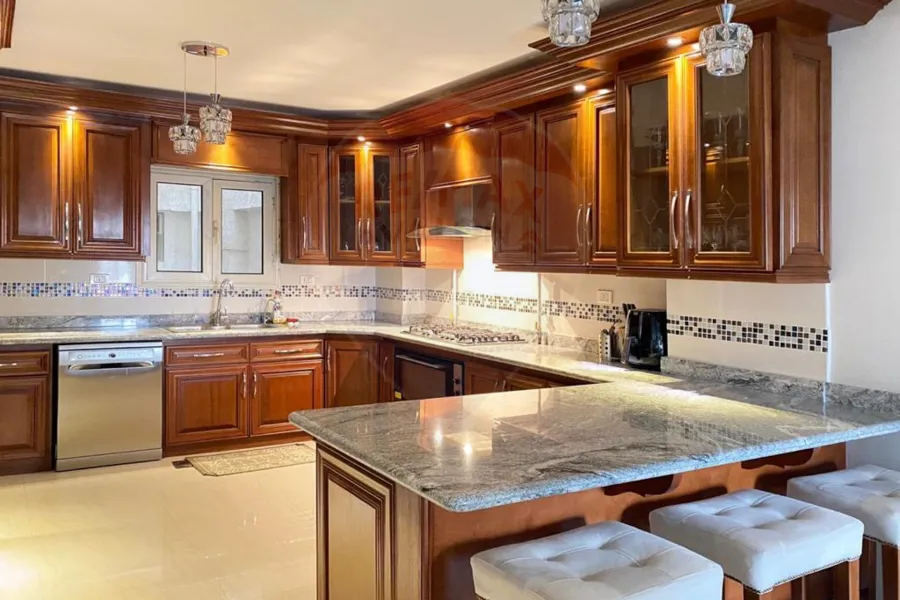 شقة للبيع 270 م  سموحة  (أمام قصر الأميرة فوزية)