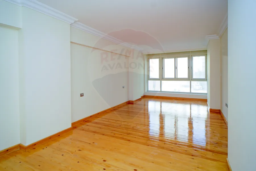 مقر اداري للايجار 300 م سموحة (بيتك ف النادي)