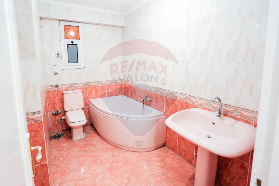 مقر اداري للايجار 255 م سموحه ( شارع كمال الدين صلاح )