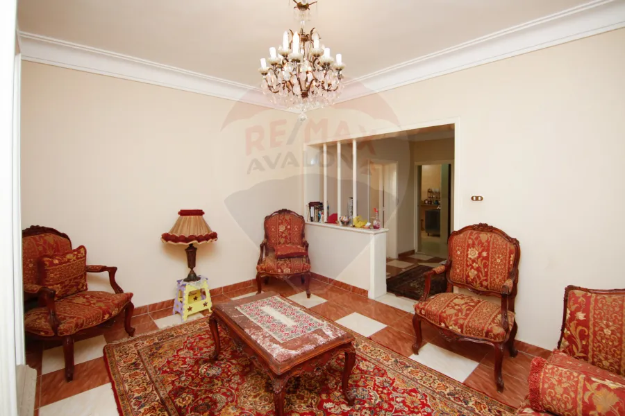 عقار للبيع 350م الأرض/800م مبانى لوران (خطوات من الترام)