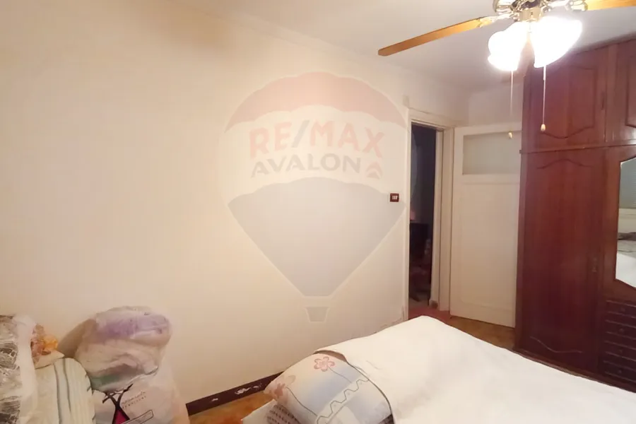 شقة للبيع 110 م كامب شيزار ( بالقرب من محطة ترام كامب شيزار )