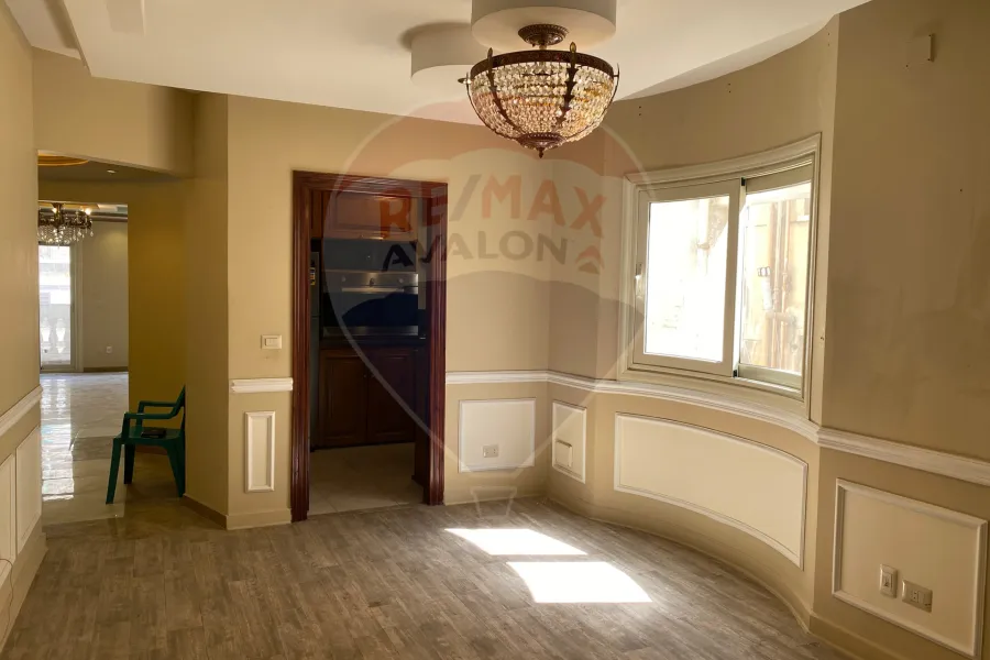 شقة للبيع 205 م رشدي (علي الترام مباشرة)