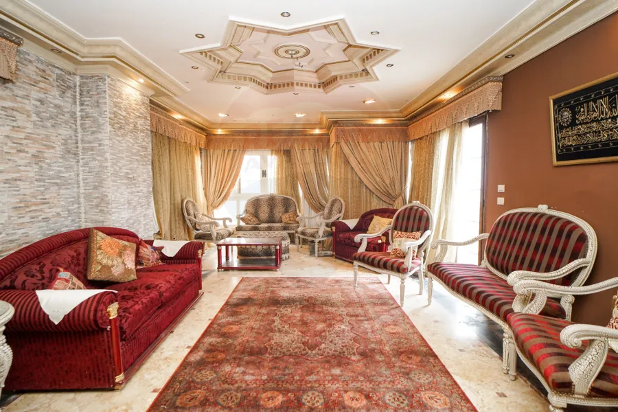 شقة للبيع 500 م لوران (ش شعراوي الرئيسي)