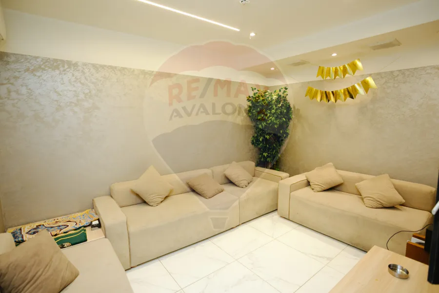 محل للايجار 320 م الازاريطة (ش سوتر الرئيسي)