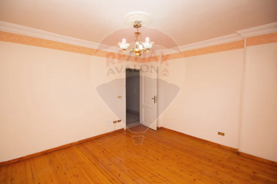 شقة للبيع 280 م ستانلي (خطوات من البحر)