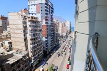 شقه للبيع  135 م  ميامى ( ش اسكند ابراهيم - خطوات من البحر )