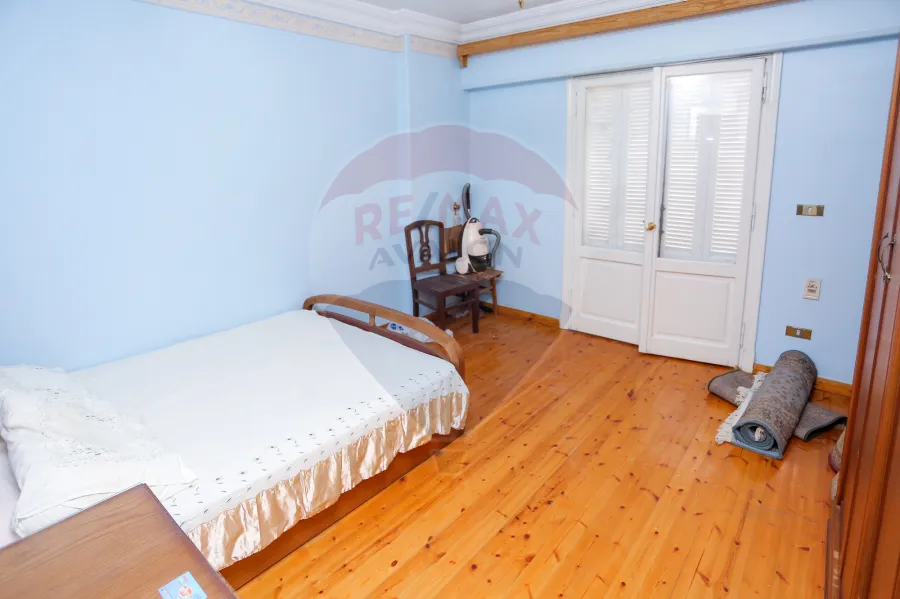 شقة للبيع 322 م ستانلي (علي البحر مباشرة )