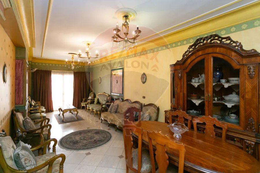 شقة للبيع 175 م سموحة (ش توت عنخ آمون)